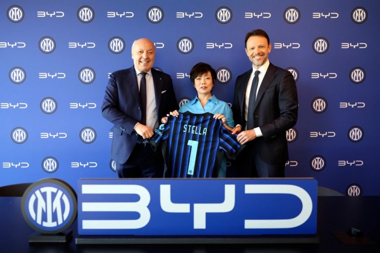 官方:国米&比亚迪达成全球汽车合作伙伴,提供70辆国米定制车