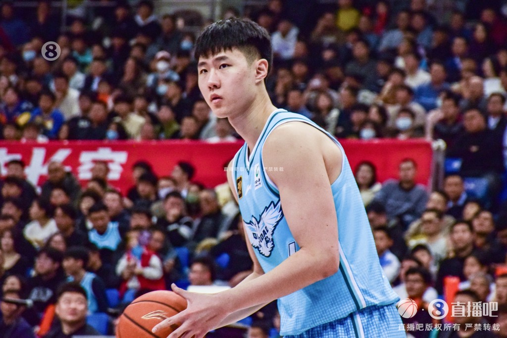 媒体人:胡明轩&赵嘉义完成了不错的反弹 三分延续了今夏的好手感