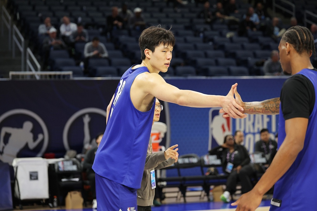 杨瀚森父母:儿子一直有打NBA的梦想 希望能在现场见证他梦想成真